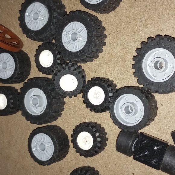Lego Tires and Wheel rims/hubs lot official Lego no fakes - Picture 3 of 3